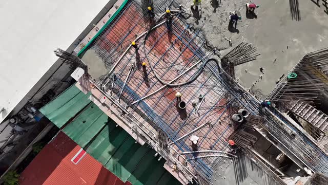 Vista cenital de losa con armadura de acero en la obra Aura, Obarrio